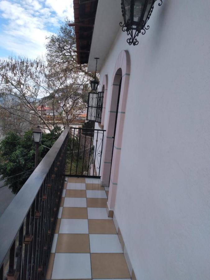 Hotel Las Palomas タスコ・デ・アラルコン エクステリア 写真